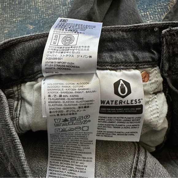 Wedgie Fit Jeans in Bite My Dust 25 - Picture 7 of 7